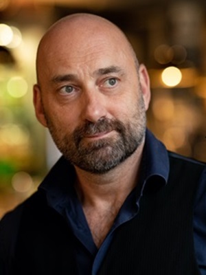 Daniel Fryer - Psychotherapist - Coach - Therapist - Hypnotherapist
